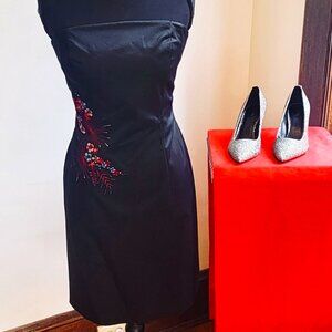 Vintage Express 90s-Elegant Strapless Embroidered LBD